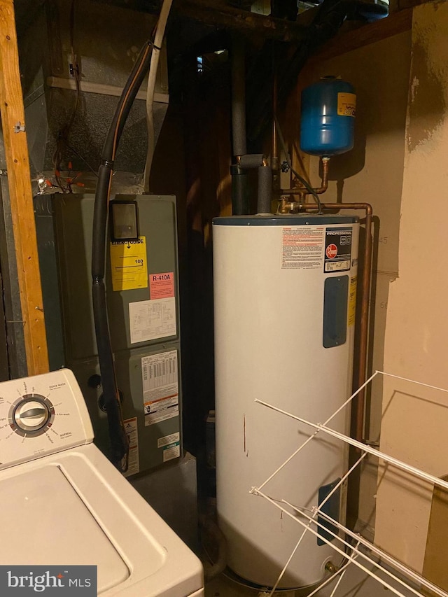 utility room with washer / clothes dryer and water heater