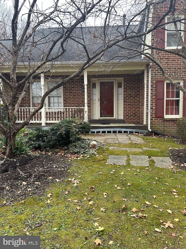 property entrance with a yard