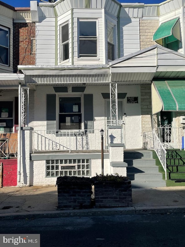 view of front facade with a porch