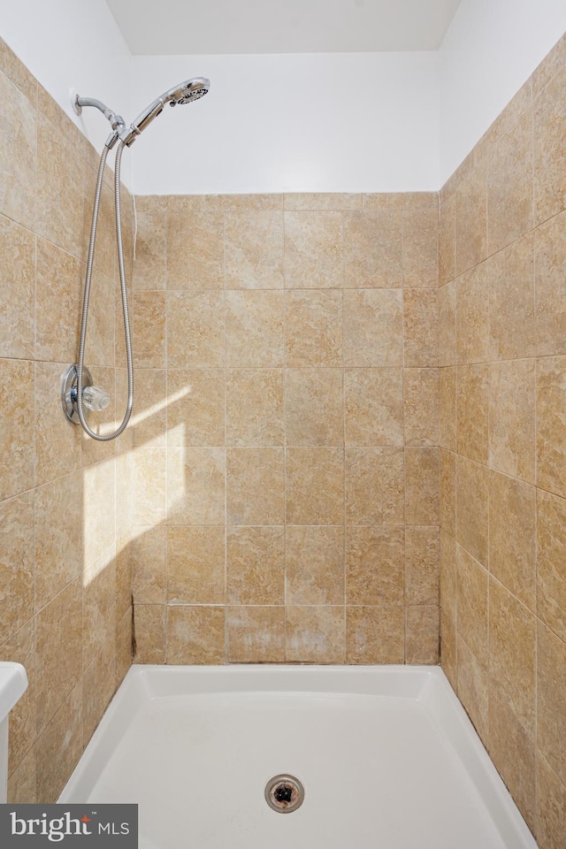 bathroom with a tile shower