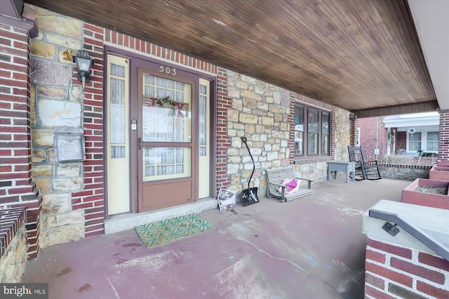 property entrance featuring covered porch