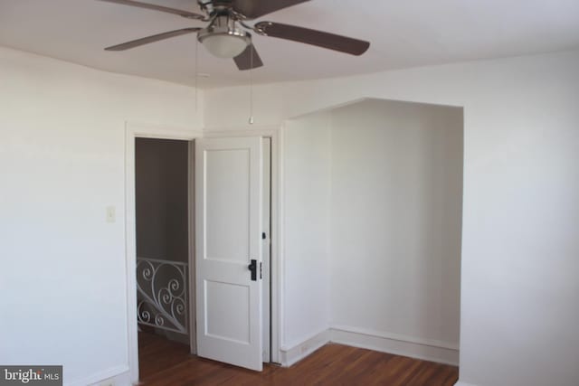 unfurnished room with dark hardwood / wood-style floors and ceiling fan