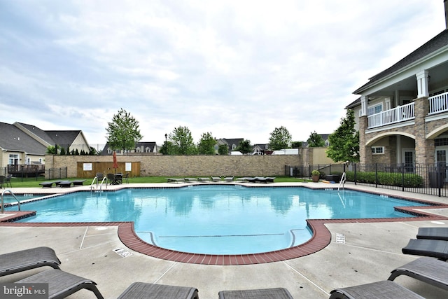 view of swimming pool featuring a patio