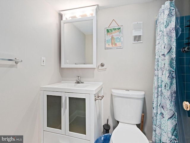 bathroom with vanity, curtained shower, and toilet