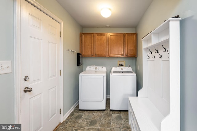 washroom featuring cabinets and washing machine and dryer