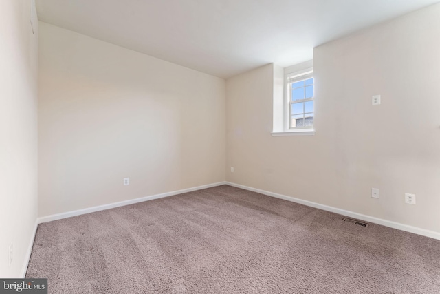 unfurnished room with carpet