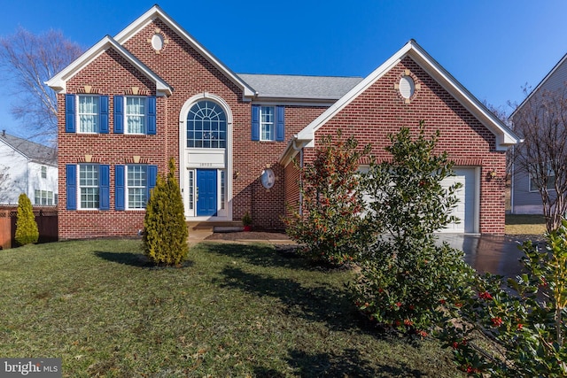 view of front of house featuring a garage and a front yard