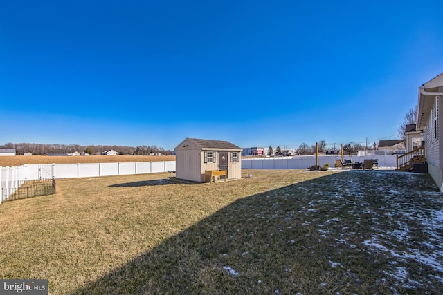 view of yard featuring a storage shed