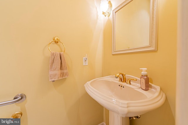 bathroom with sink