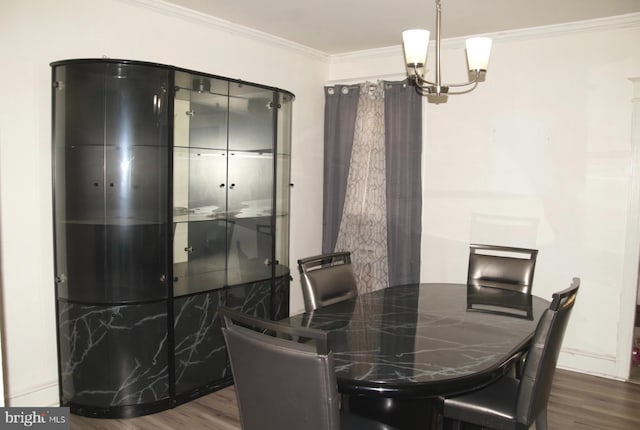 dining room featuring ornamental molding, dark hardwood / wood-style floors, and a chandelier