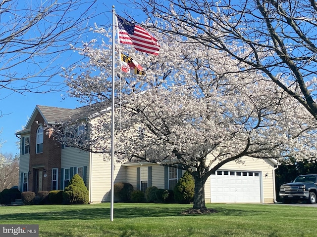 view of front of home featuring a garage and a front yard