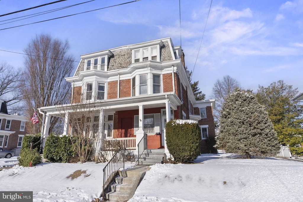 view of front of house featuring a porch