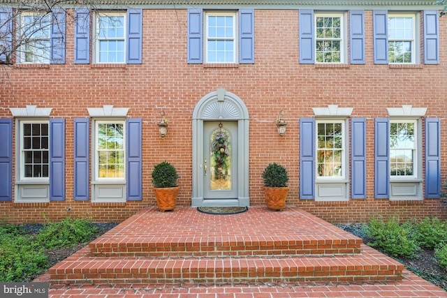 property entrance featuring a patio area