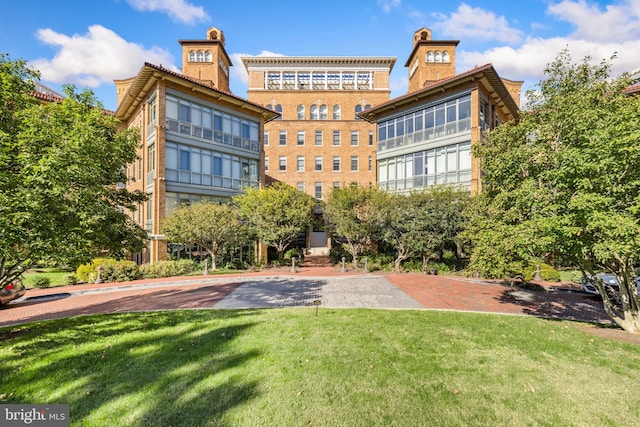 exterior space featuring a lawn