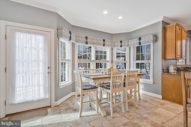 dining area with ornamental molding