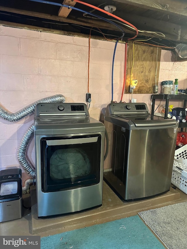 laundry area featuring independent washer and dryer