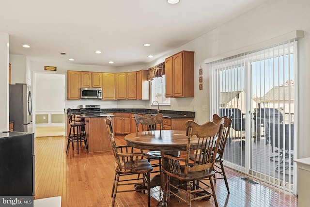 dining area featuring light wood-style flooring, recessed lighting, and visible vents