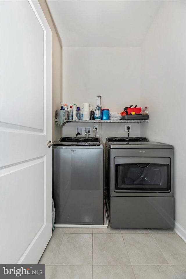 washroom featuring light tile patterned floors and washing machine and dryer