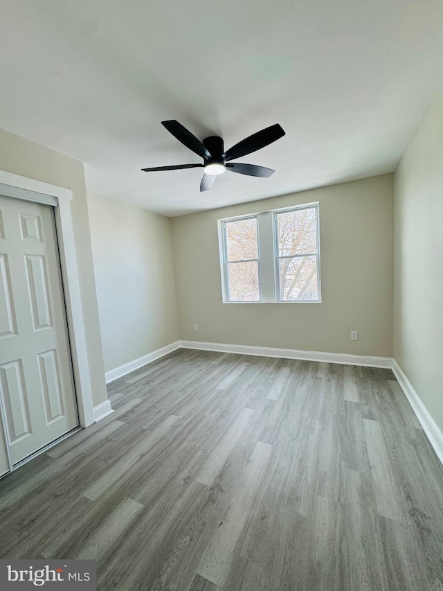 empty room featuring light hardwood / wood-style floors and ceiling fan