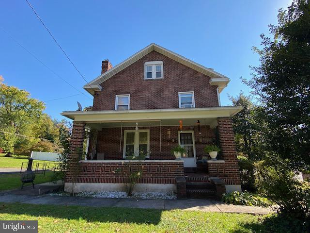 view of front of home with a front lawn and a porch