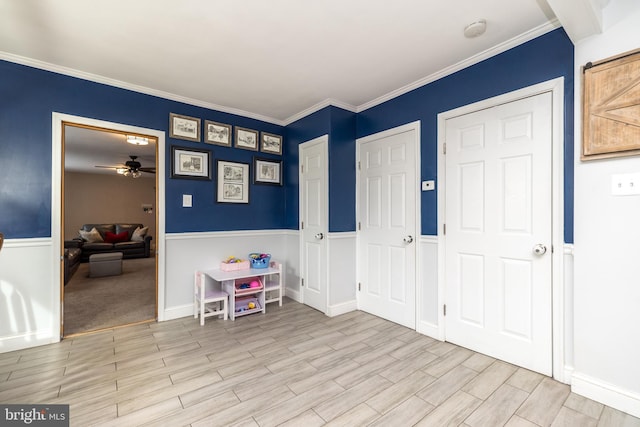 entrance foyer featuring crown molding and ceiling fan