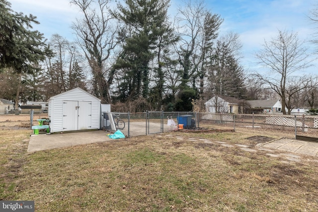 view of yard with a patio and a storage unit