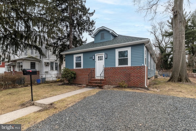 bungalow-style house featuring a front lawn