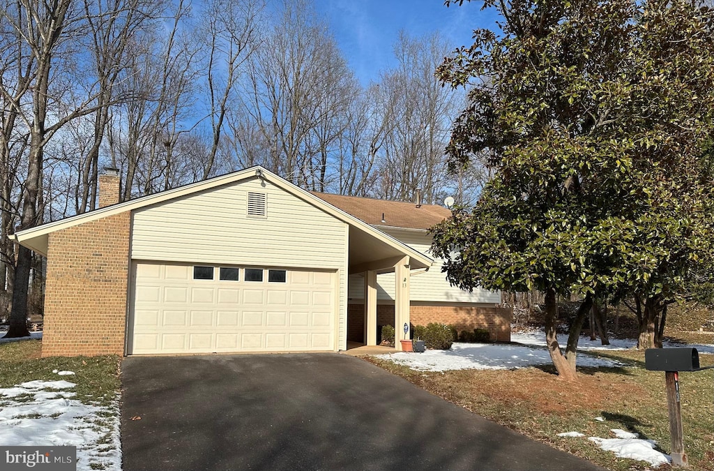 view of front facade with a garage