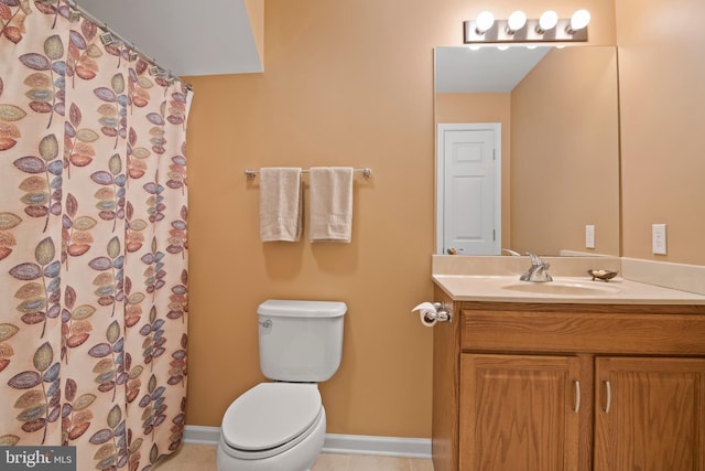 bathroom with tile patterned floors, toilet, a shower with shower curtain, baseboards, and vanity