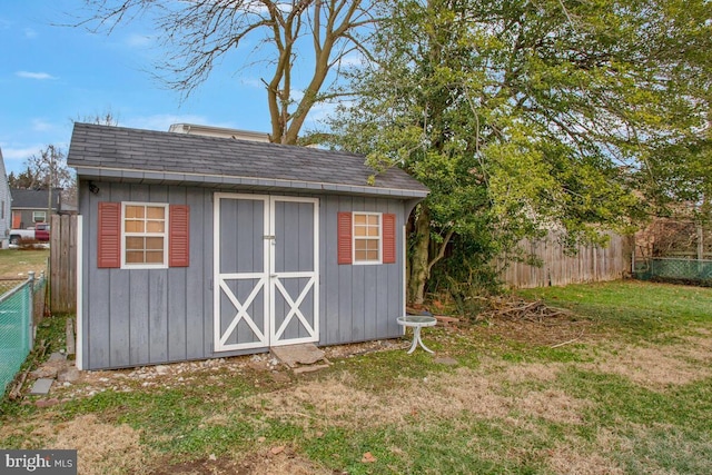 view of outdoor structure with a yard