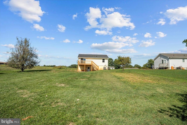 view of yard featuring a rural view