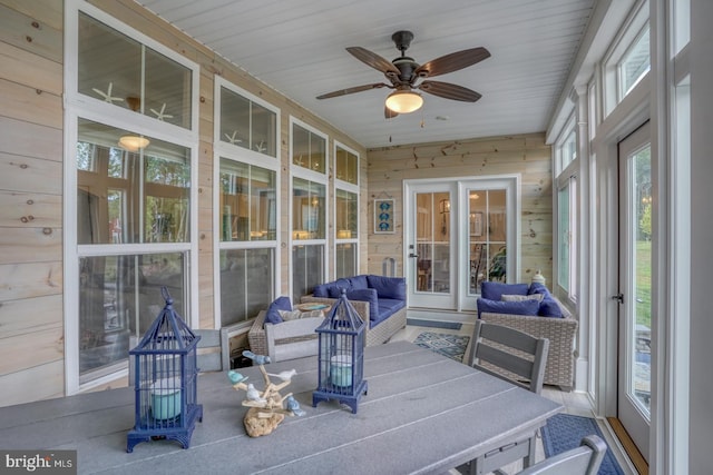 sunroom featuring ceiling fan