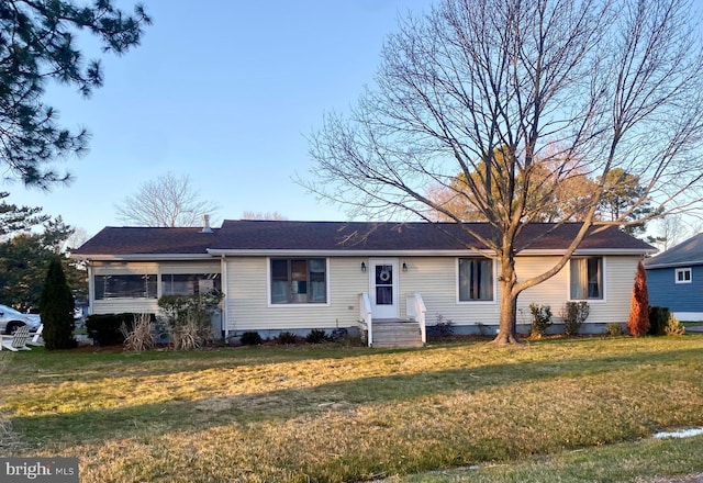 ranch-style house featuring a front yard