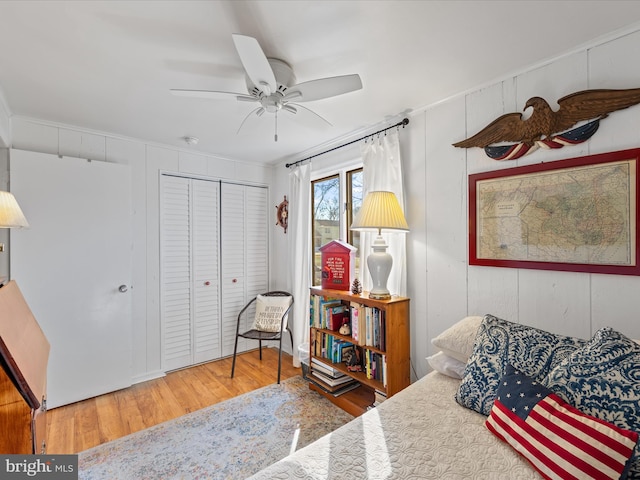 sitting room featuring hardwood / wood-style floors and ceiling fan