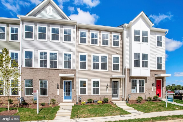 view of property featuring a front yard