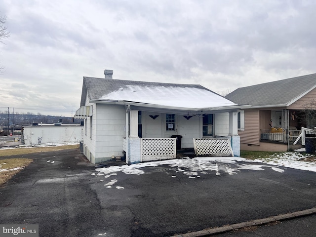 view of front of home with covered porch