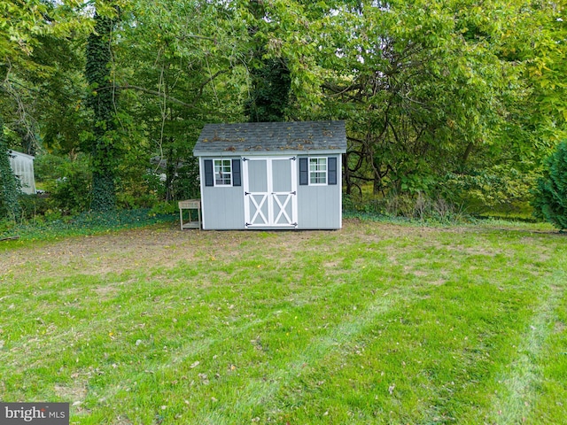 view of outdoor structure with a yard