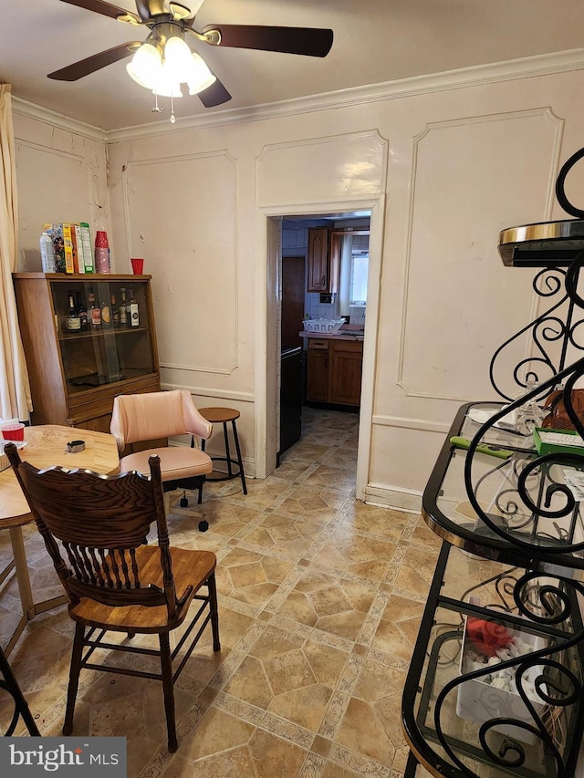 living area with ornamental molding and ceiling fan