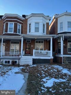 view of front facade featuring a porch