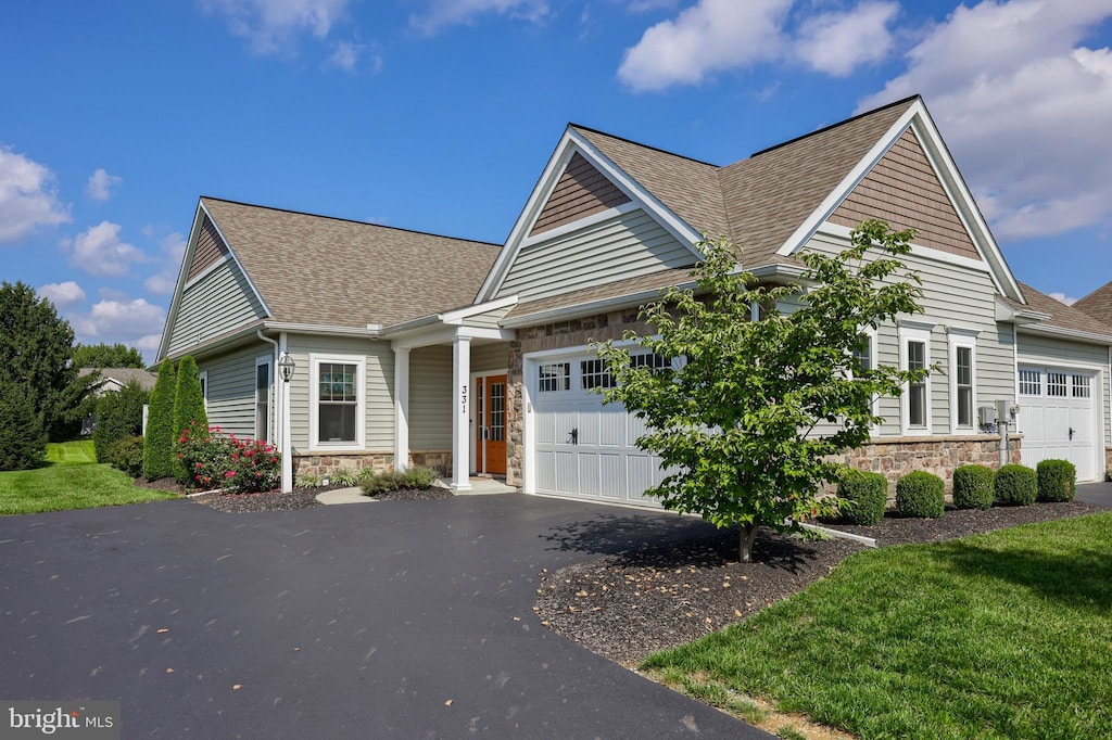 view of front of house featuring a garage and a front yard