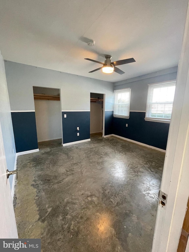 unfurnished bedroom featuring ceiling fan and a closet