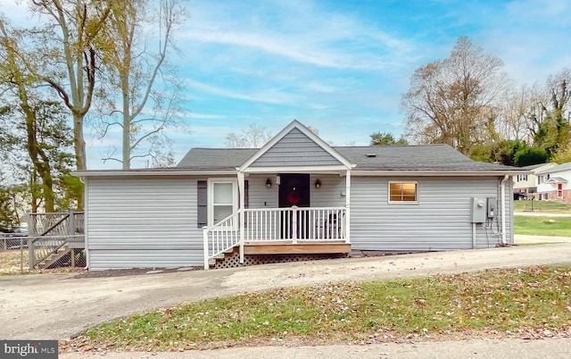 view of front facade with covered porch