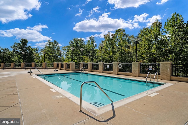 view of swimming pool featuring a patio