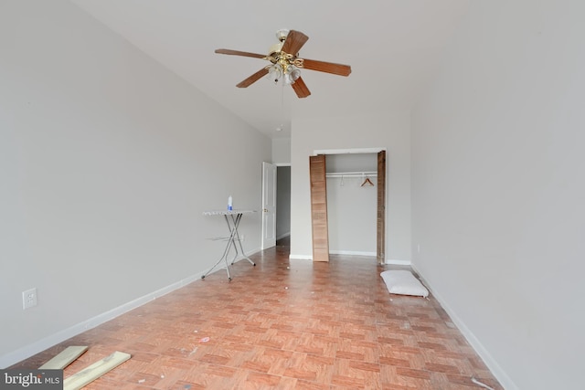 unfurnished bedroom featuring a ceiling fan, a closet, and baseboards