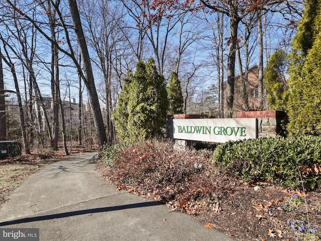 view of community / neighborhood sign