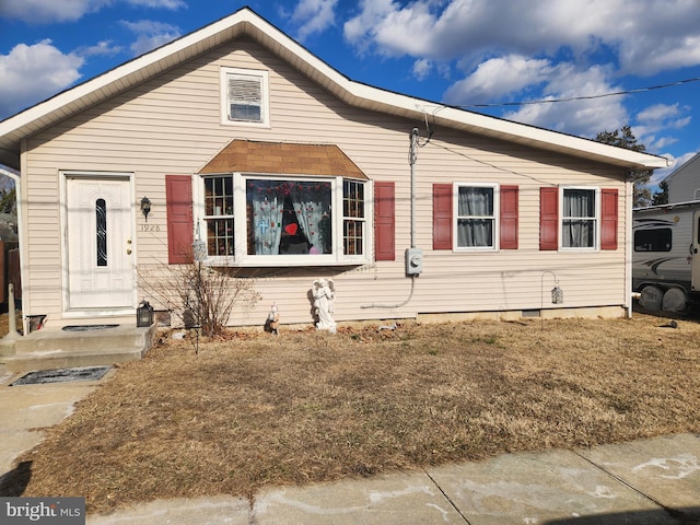 view of front of home with a front lawn