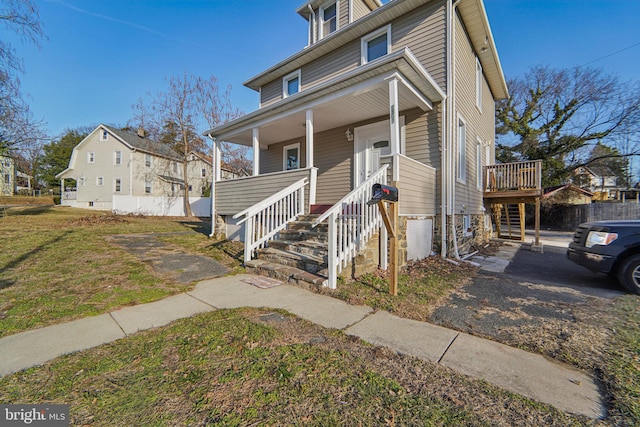 view of front of house with a front lawn and covered porch