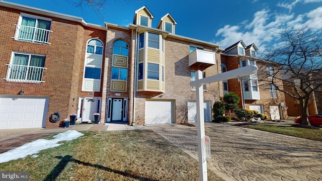 townhome / multi-family property featuring a garage