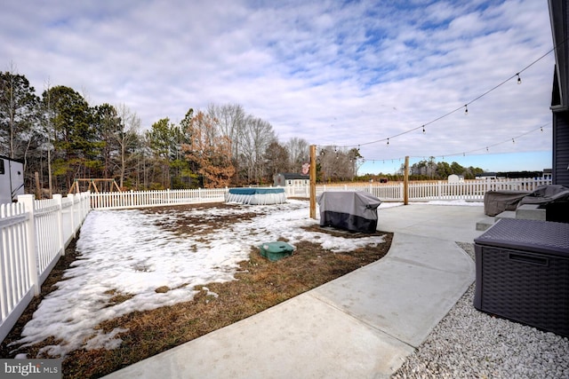 view of yard with a covered pool and a patio area