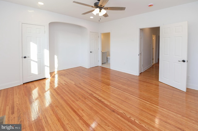 empty room with light hardwood / wood-style flooring and ceiling fan